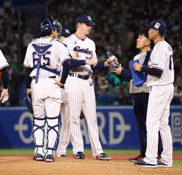 ヤクルト40年ぶり4年連続5位以下が確定 ドラ1松下が98日ぶり本塁打も…4点差守れずに逆転負け 今季最終戦の神宮はため息