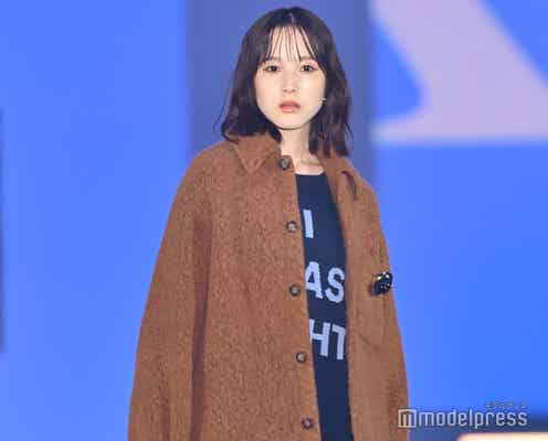 本田紗来、ミニ丈×ロングブーツ姿で美脚輝く【ガルアワ2025AW】