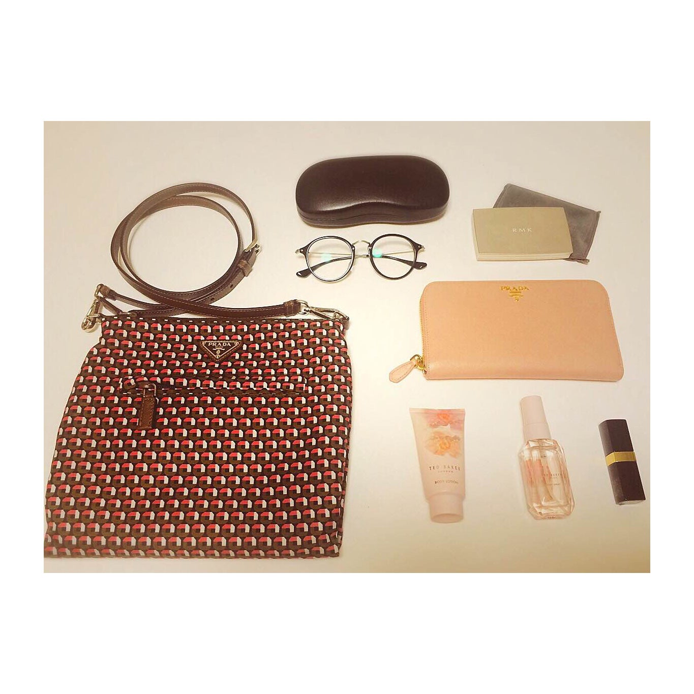 カバンの中身を特別公開！