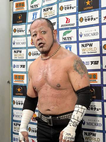 【新日本】BOSJ快進撃の葛西純、4強ならず…田口隆祐が攻略「チョー気持ちいい」2段脚立からの飛び技を若手が補助「これでラダー問題も決着」