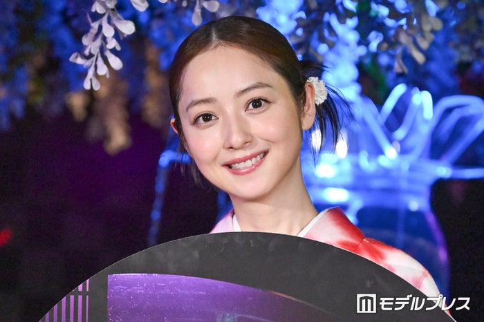 佐々木希、自宅の広々キッチン公開「オシャレすぎる」「私の部屋より広い」と話題