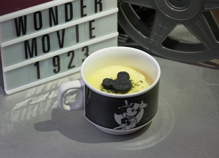 ソイミルクコーンスープ税込990円（C）Disney