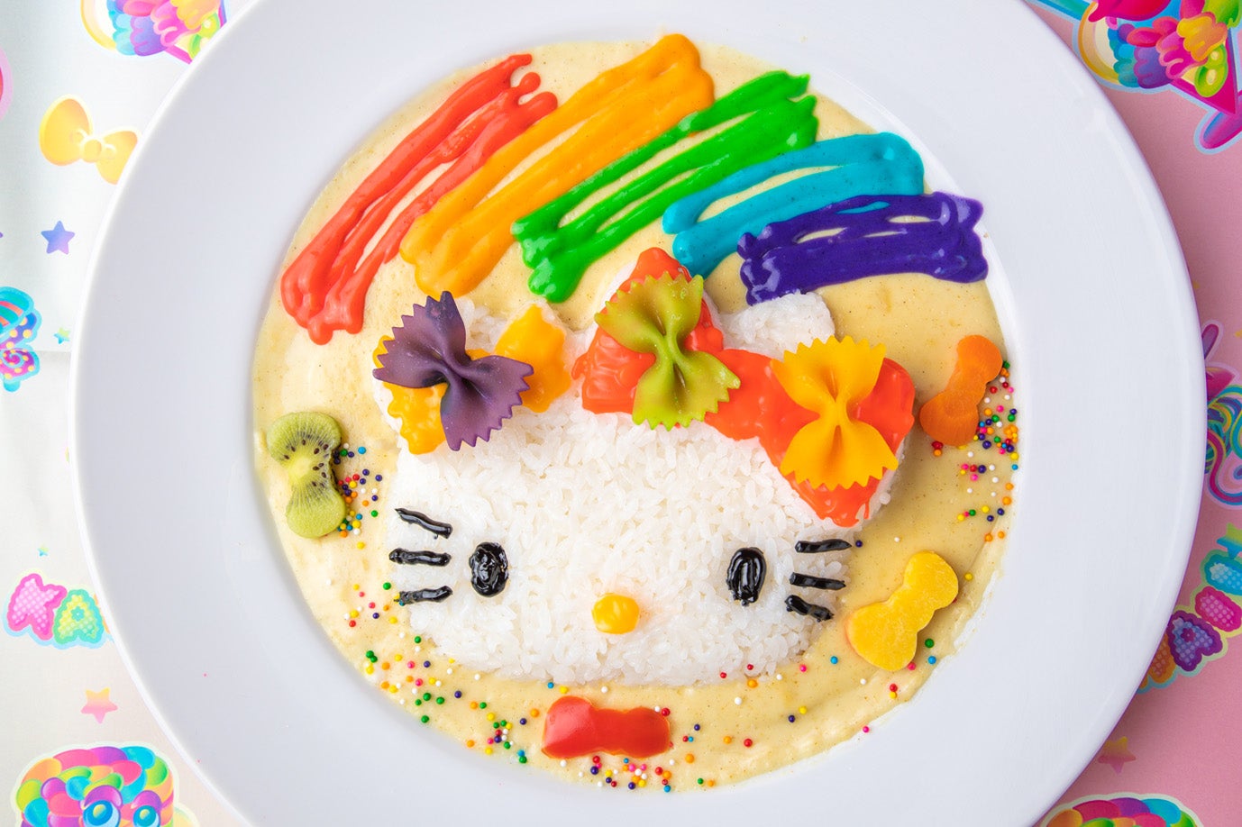 HELLO KITTYの原宿レインボーカレー   1,580円（税別）／（C）1976, 2019 SANRIO CO.,LTD.APPROVAL NO. S601424 （C）KAWAII MONSTER CAFE