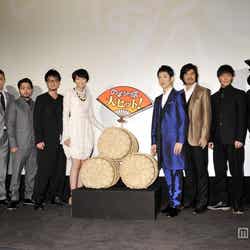左から:樋口真嗣監督、平岳大、山田孝之、上地雄輔、榮倉奈々、野村萬斎、佐藤浩市、成宮寛貴、犬童一心監督