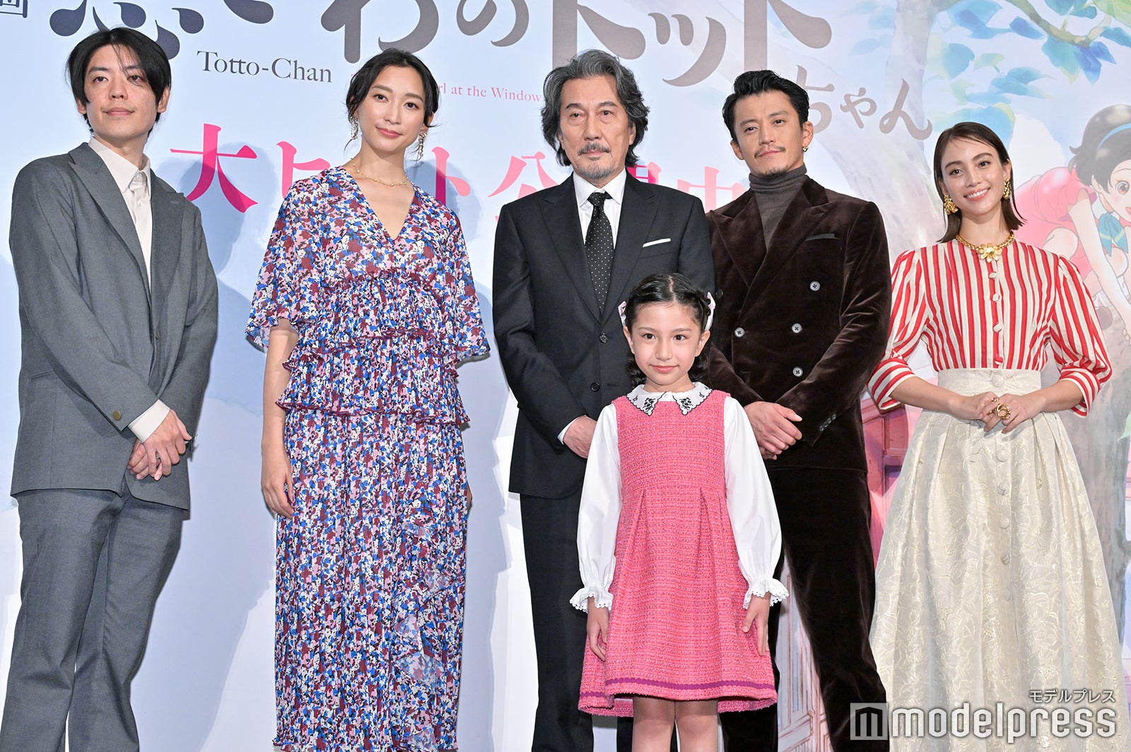 （左から）八鍬新之介監督、杏、役所広司、小栗旬、滝沢カレン（前列）大野りりあな（C）モデルプレス