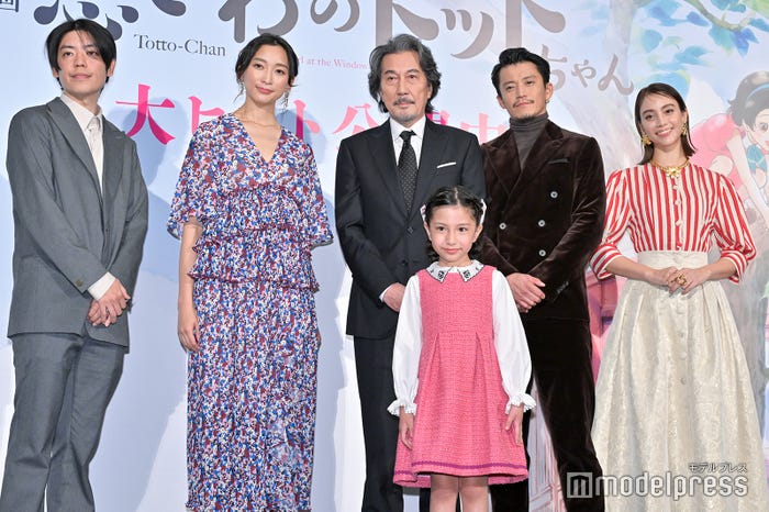 (左から)八鍬新之介監督、杏、役所広司、小栗旬、滝沢カレン(前列)大野りりあな(C)モデルプレス