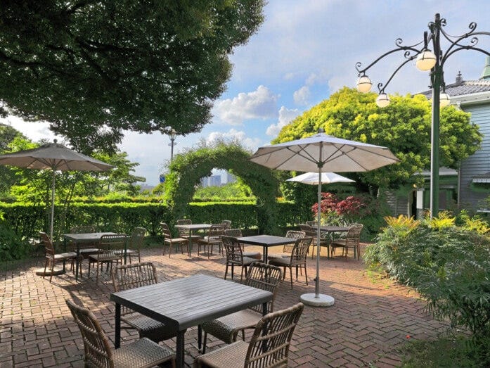 山手十番館の庭園で楽しむ、夏季限定のビアガーデン（画像提供：山手十番館）