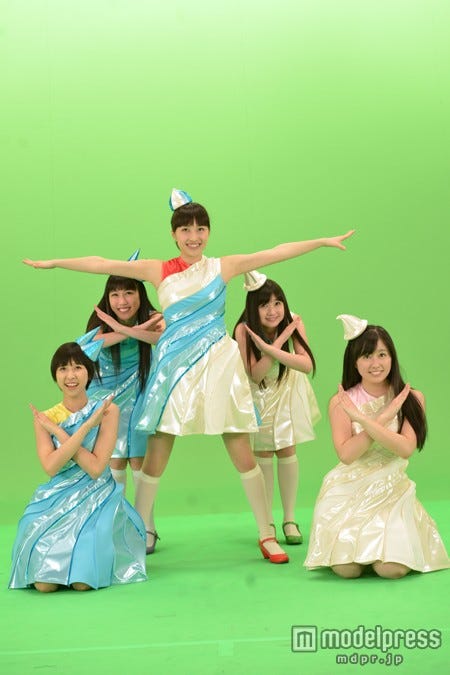 ARライブツアーの撮影をしているももいろクローバーZ(左から:玉井詩織、高城れに、百田夏菜子、有安杏果、佐々木彩夏)