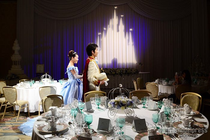 披露宴会場へ入場