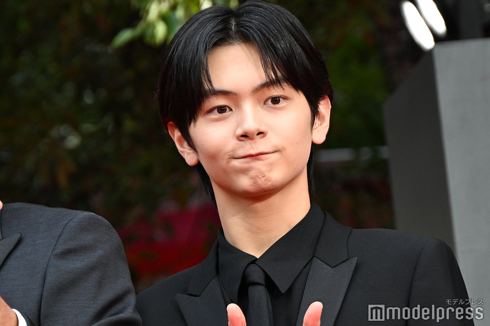 新しい学校のリーダーズ suzuka 直筆サイン入り 生写真 東京国際映画祭 新しい学校のリーダーズ・SUZUKA、レッドカーペットでも