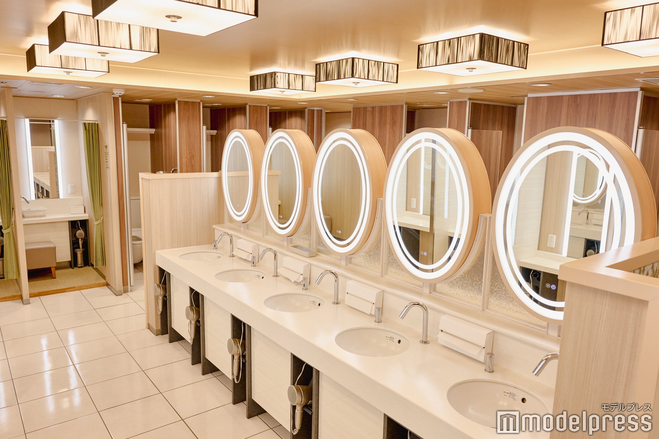 高性能ドライヤーが設置されているのも嬉しいポイント（C）モデルプレス