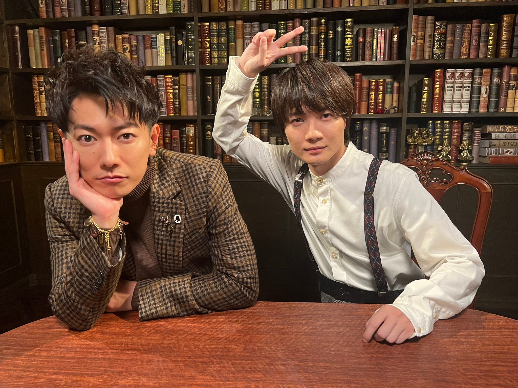 神木隆之介、“佐藤健ピース”での2ショットに「可愛すぎる」「愛あふれてる」とファン悶絶