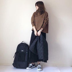 《黒のプリーツスカート着回し術》定番スカートの今っぽい着こなし方8選