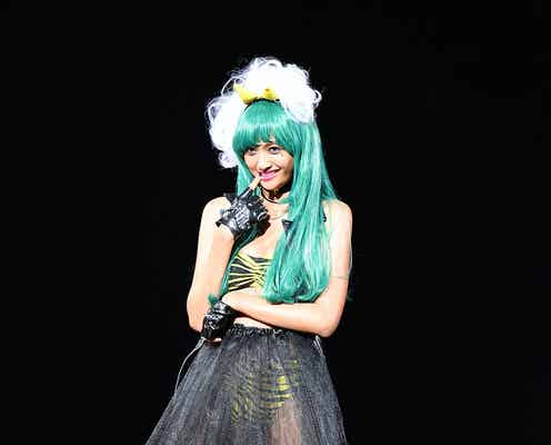 香川沙耶、美谷間あらわな“ラムちゃん”コスで悩殺