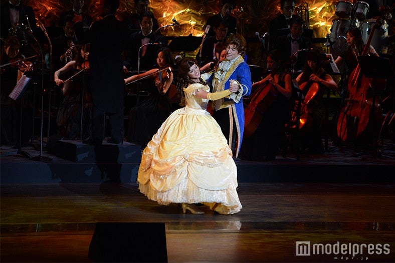 ベル、ビースト（C）モデルプレス