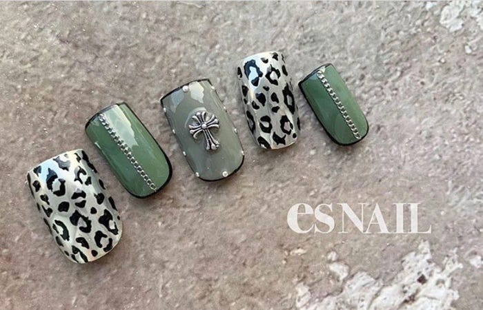 辛めカジュアルな定番レオパード(画像提供:esNAIL)