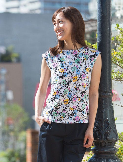 フローラルプリントトップ「TALBOTS」5,400円(税込)/画像提供:TALBOTS