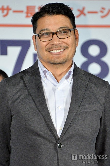 ロニー・デル・カルメン共同監督