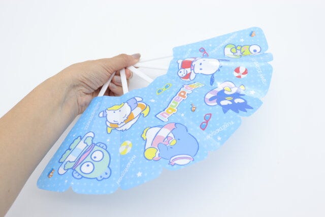 ダイソーの風量が多い水をはじく扇子