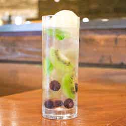 池崎理人(※「崎」は正式には「たつさき」)プロデュース青春は気づかないくらいが良いのよソーダ:680円(税込)(C)LAPONE ENTERTAINMENT