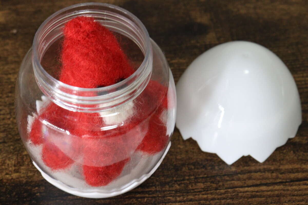 セリア たまご型収納ケース セリアのたまご型収納ケース