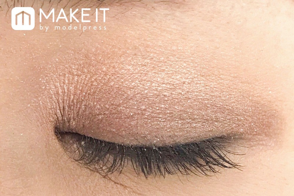 ルナソル／スキンモデリングアイズ／01 Beige Beige 使用 (C)メイクイット