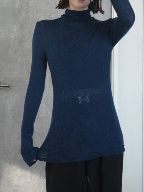 PLSTシアーリブタートルネックセーター PLSTシアーリブタートルネックセーターLサイズ着用