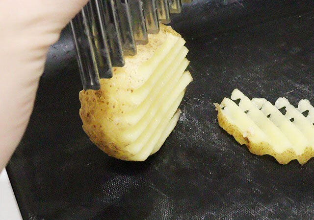 キャンドゥ　波型ポテトカッター　使用例　網目型