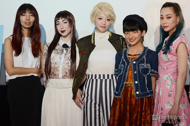 (左から)大田由香梨、ミーシャ・ジャネット、なつぅみ、マッピー、マドモアゼル・ユリア