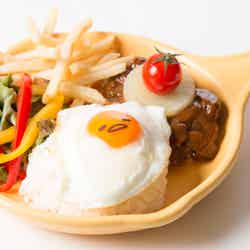 ぐでロコモコ+宇治抹茶のティラミス 1,500円 (C)2013,2019 SANRIO CO.,LTD.APPROVAL NO.S594200