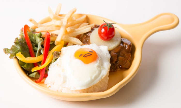 ぐでロコモコ+宇治抹茶のティラミス 1,500円 (C)2013,2019 SANRIO CO.,LTD.APPROVAL NO.S594200
