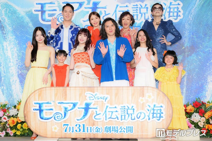 (後列左から)福井晶一、真瀬はるか、キムラ緑子、ROLLY(前列左から)MOMONA、倉田瑛茉、TSUZUMI、尾上松也、屋比久知奈、永尾柚乃(C)モデルプレス