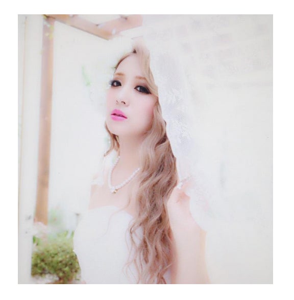 さくりな、誕生日迎えファンに感謝 純白ドレス姿を披露