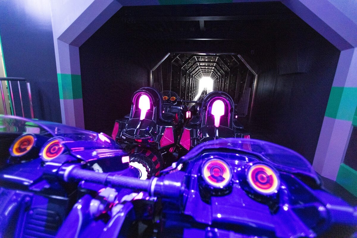 バイクのようなライドに乗り込み、気分も上がってきたところでスタートです