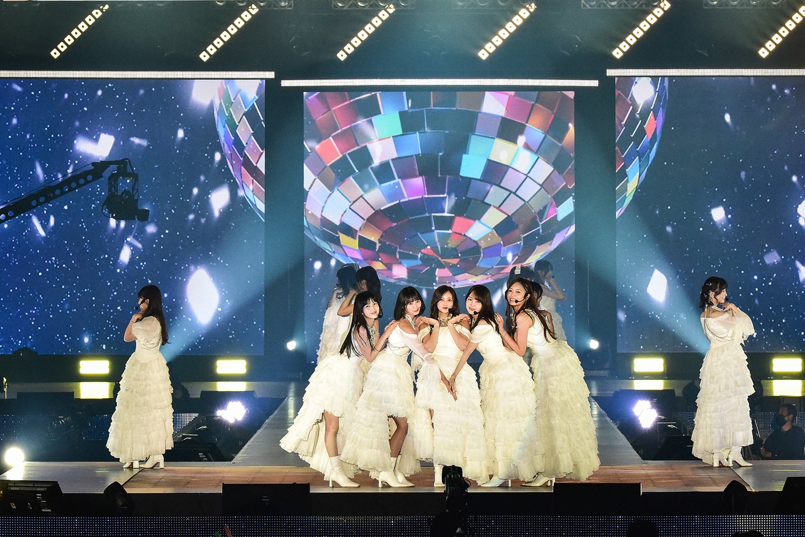 乃木坂46、煌びやか衣装で豪華3曲ライブ ランウェイとギャップ