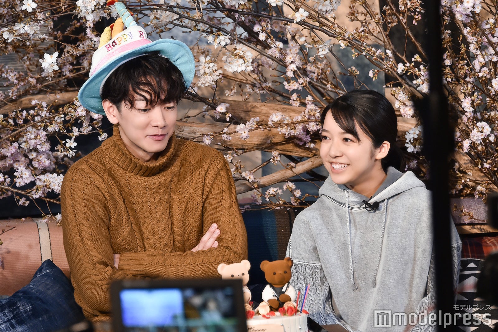 佐藤健、上白石萌音 （C）モデルプレス