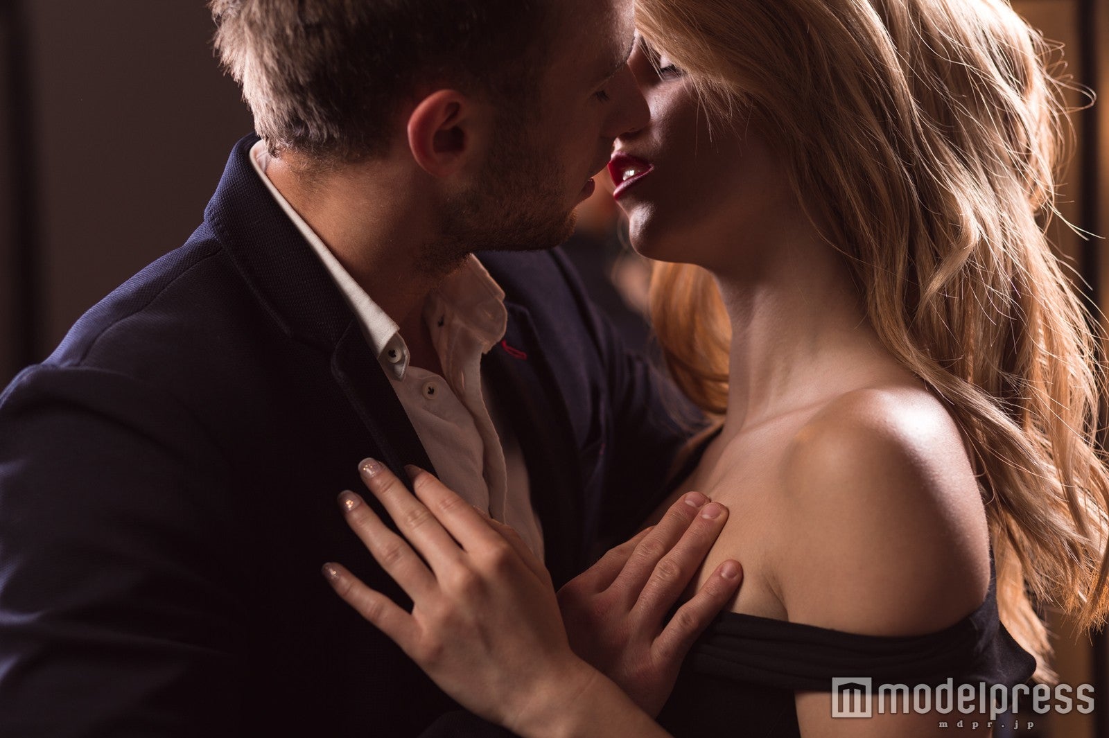 1秒でギャップ演出！「ただの女友達」から「本命彼女」へ昇格する方法