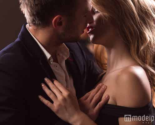 1秒でギャップ演出!「ただの女友達」から「本命彼女」へ昇格する方法