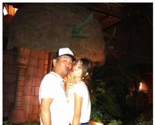 木下優樹菜、フジモンと密着キス顔ショット 長女からキスを指示される