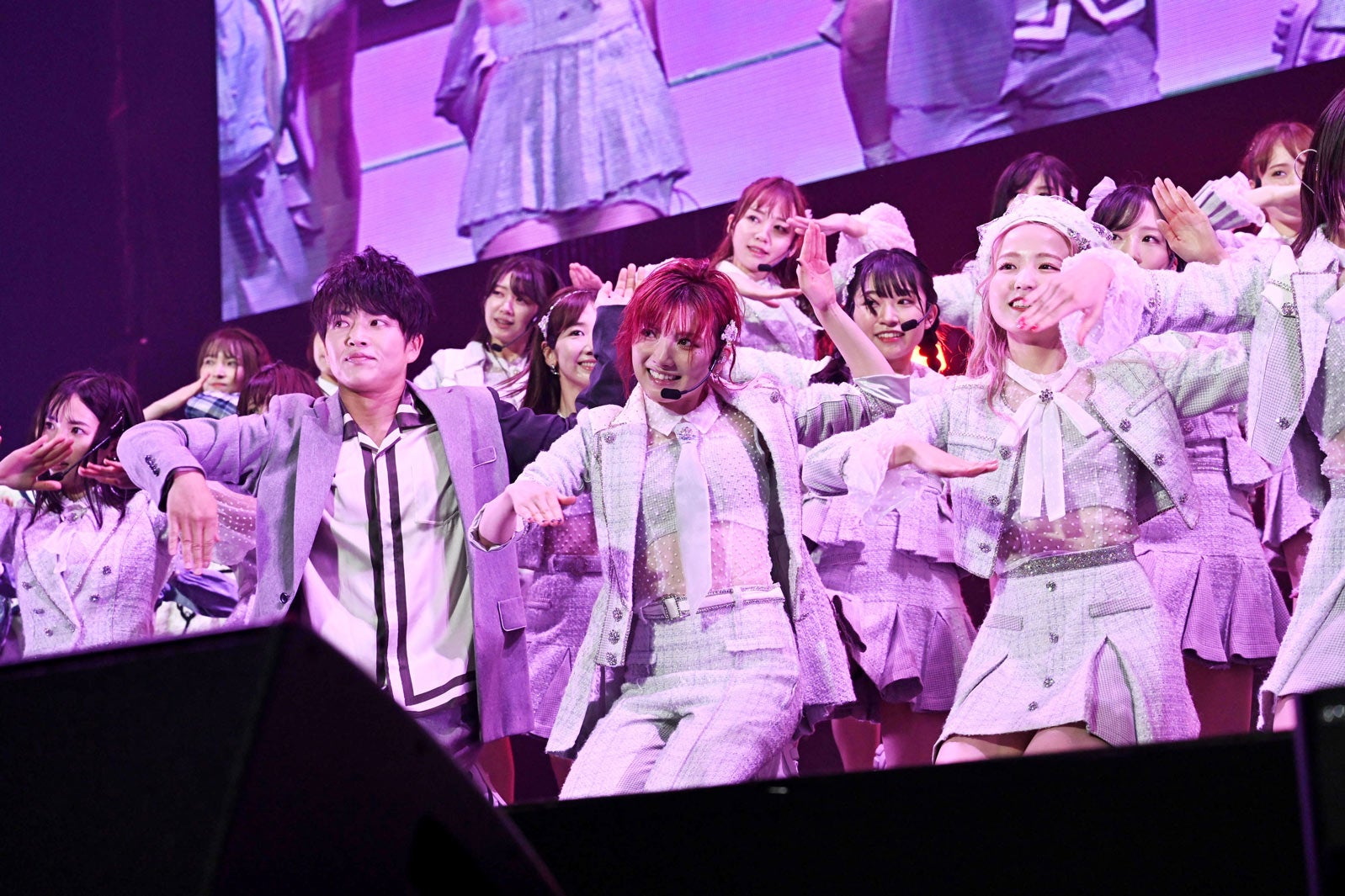 「MX祭り！AKB48 60th Single『久しぶりのリップグロス』発売記念コンサートin武道館2022～リベンジ！新チームお披露目コンサート～」より（C）AKB48