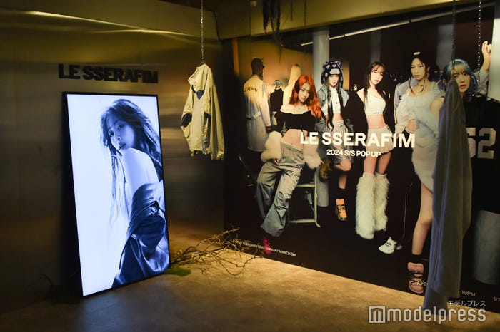 「LE SSERAFIM 2024 S/S POP UP IN TOKYO」内観(C)モデルプレス