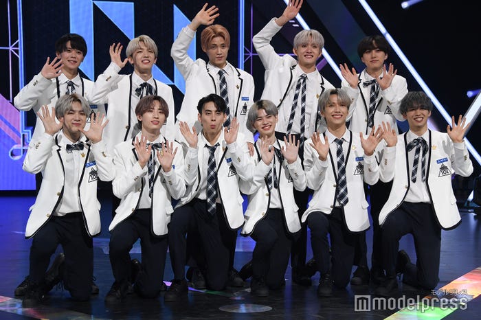 INIとしてデビューする(後列左から)藤牧京介、高塚大夢、木村柾哉、田島将吾、尾崎匠海(前列左から)佐野雄大、許豊凡、西洸人、松田迅、池崎理人、後藤威尊(C)モデルプレス