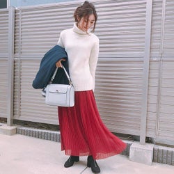 冬の定番トップスを一新! 個性派ボトムスで旬にアップデートしよう♪