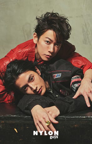 佐藤健&渡邊圭祐/付録カード(C)NYLON JAPAN