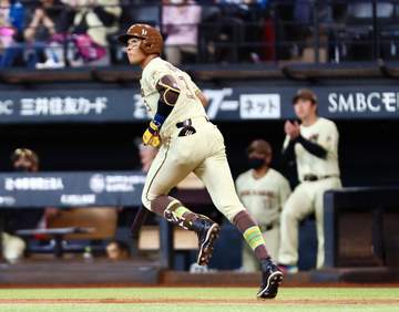 衝撃！日本ハムがNPB史上初の初回先頭から4者連続本塁打 水谷、水野、レイエス、万波が続く 新庄監督も驚き 打たれたオリ佐藤は悪夢のKO