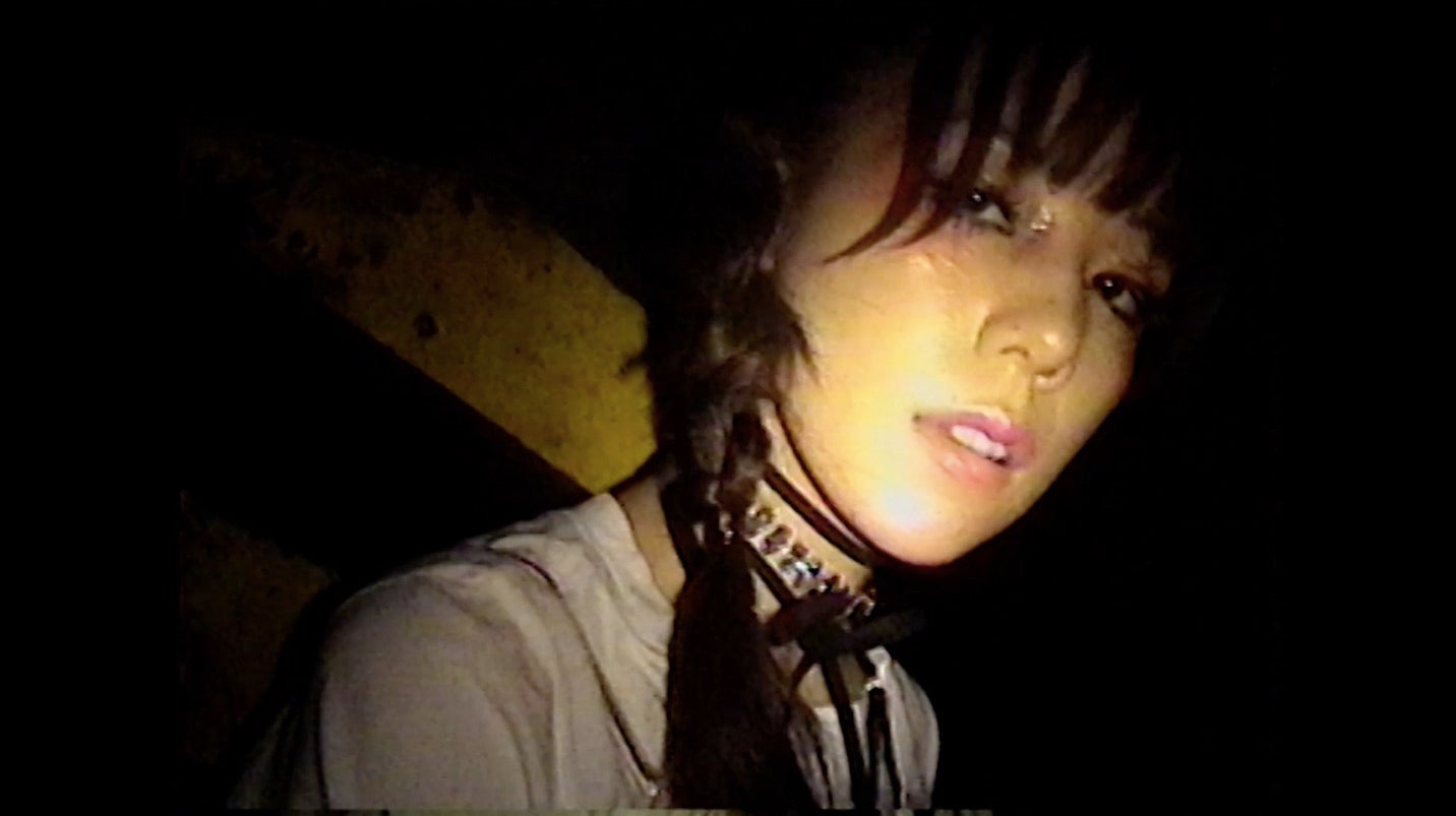 仲里依紗／「ボディー・ムーヴズ」MVより