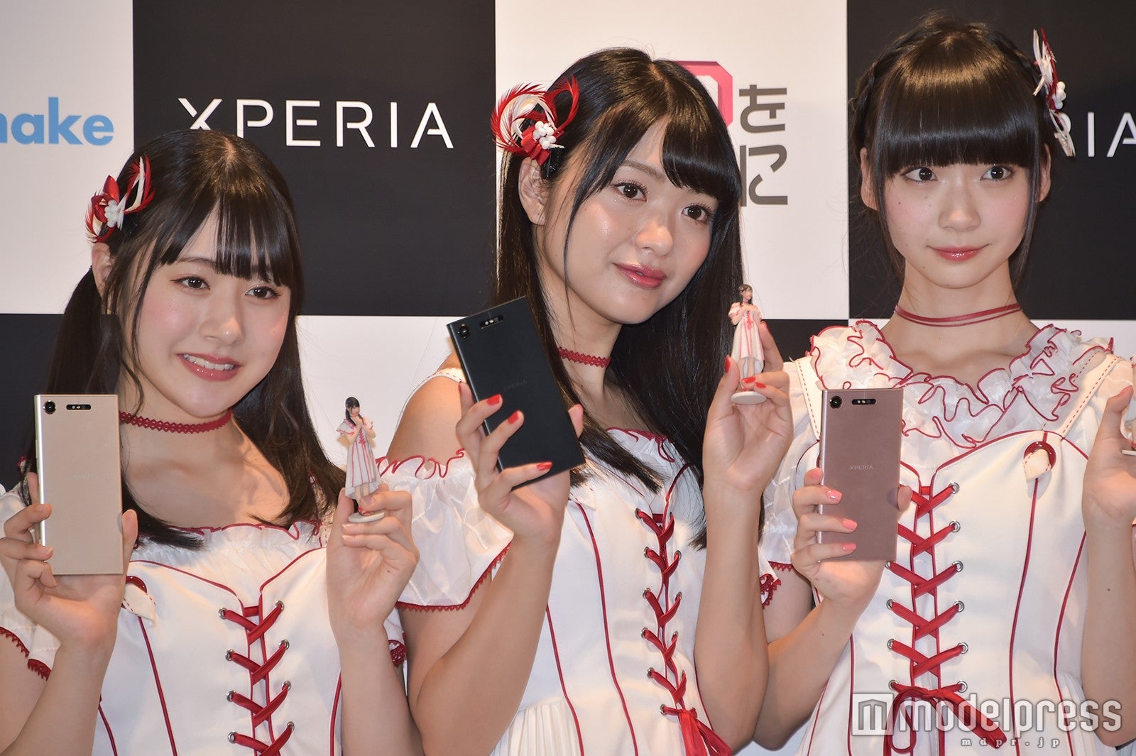 （左から）加藤美南、北原里英、荻野由佳 （C）モデルプレス