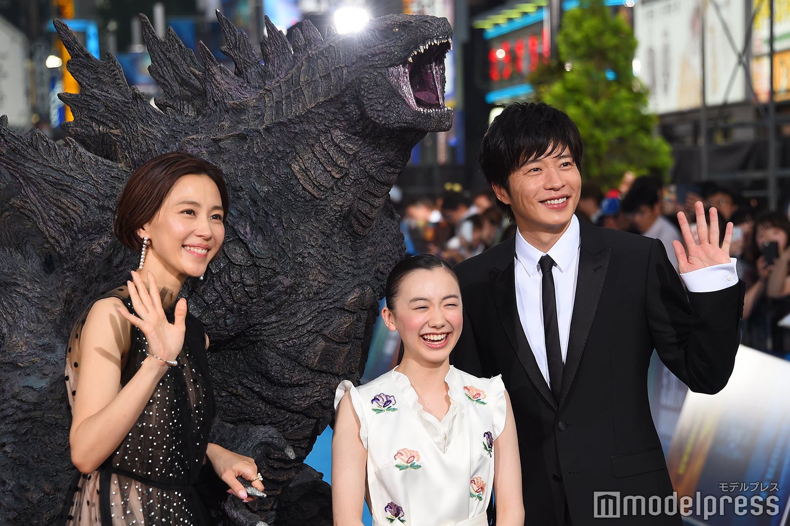 （左から）木村佳乃、芦田愛菜、田中圭（C）モデルプレス