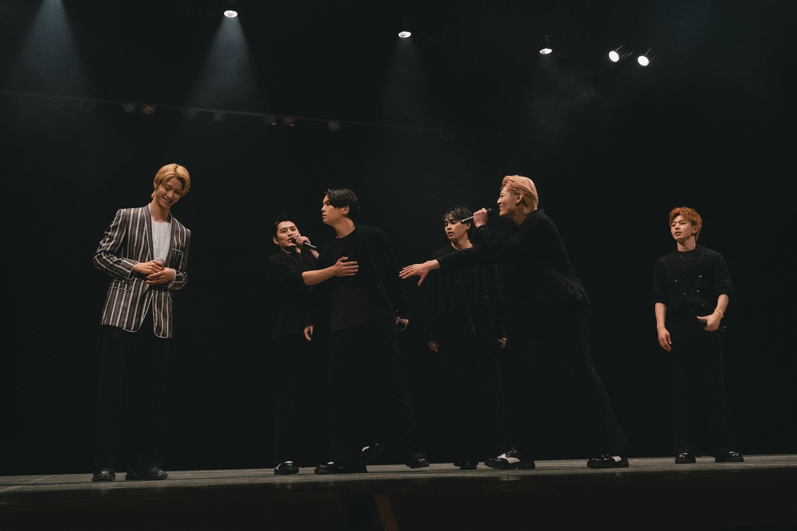 （左から）曽野舜太、関哲汰、沢村玲、草川直弥、上村謙信、山下永玖（C）映画「BATTLE KING!! Map of The Mind」製作委員会