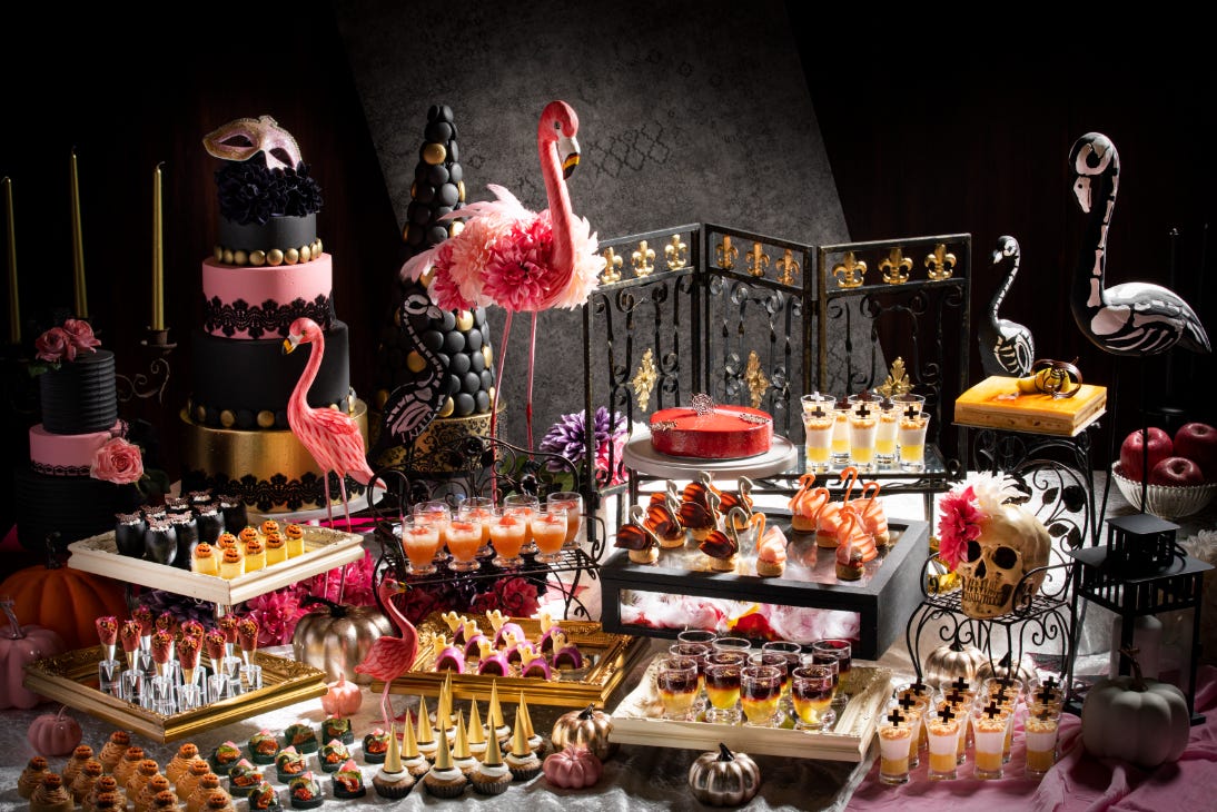 コンラッド東京でハロウィン・スイーツビュッフェ “ピンク&シャドウ”2つの世界を表現